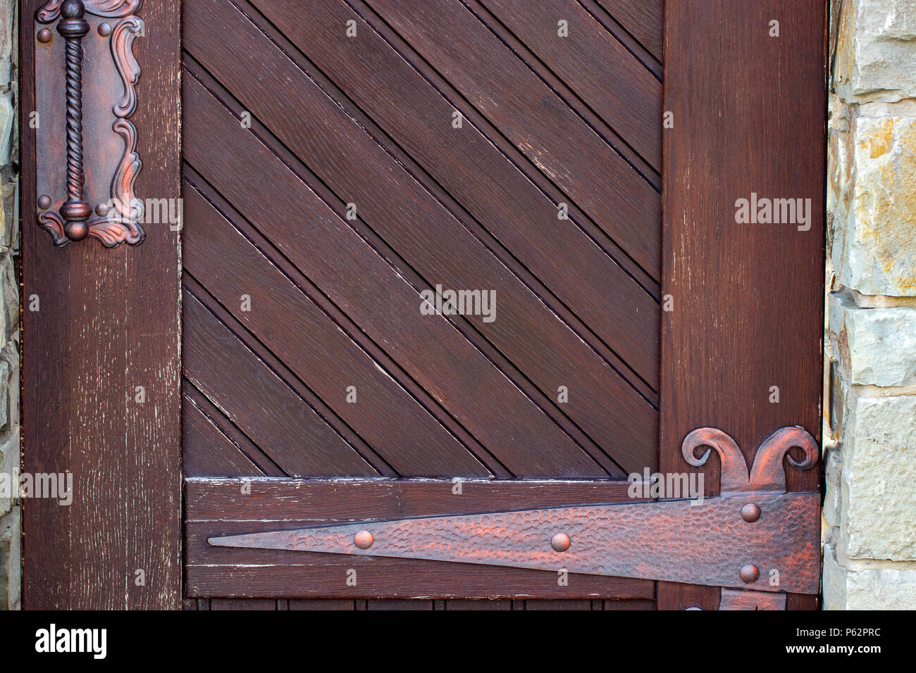 Porte in legno con la forgiatura del ferro. antiquariato ... Foto porte in ferro