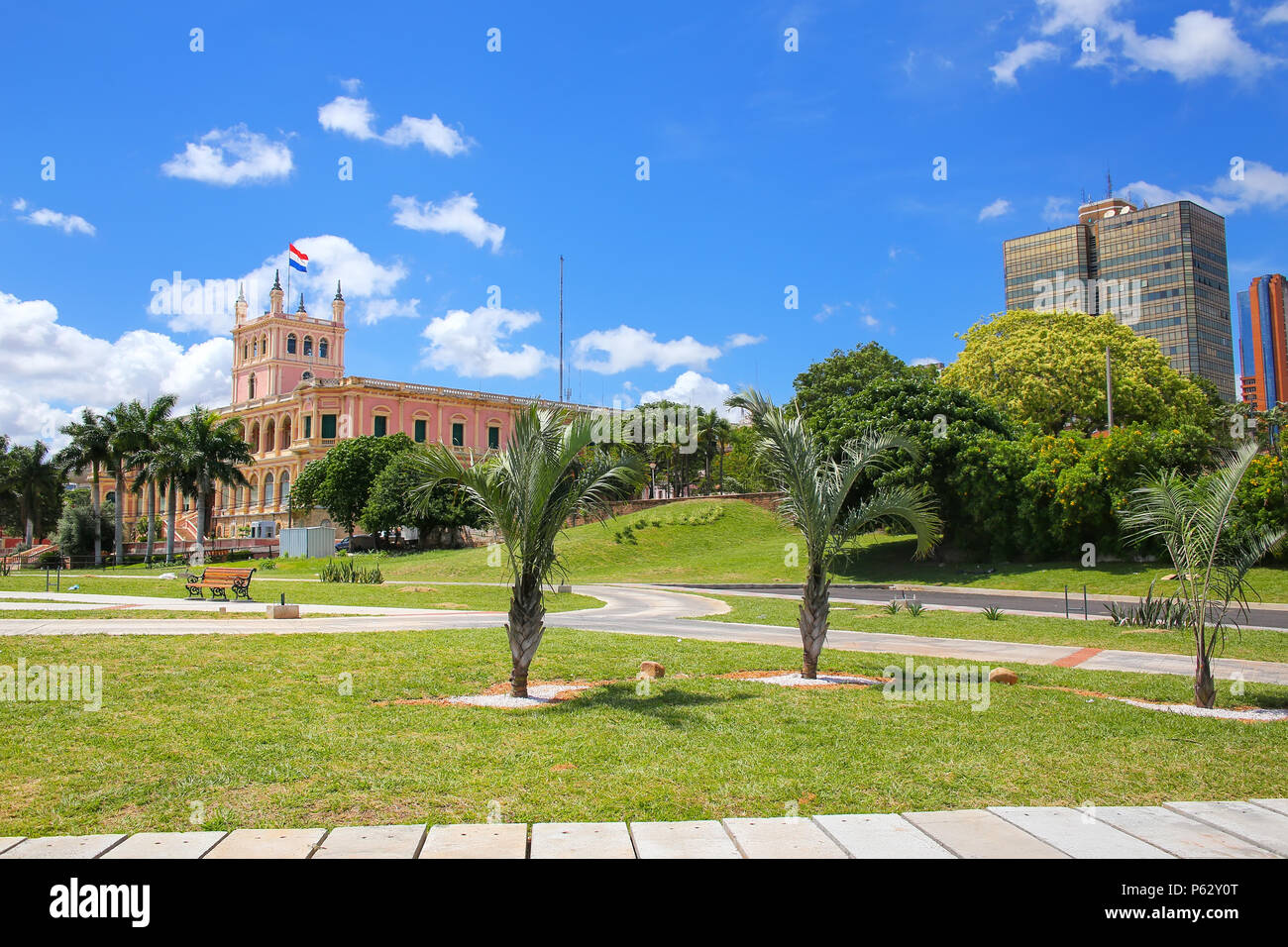 Il Paraguay la passeggiata sul fiume in Asuncion in Paraguay. Asuncion è la capitale e la città più grande del Paraguay. Foto Stock