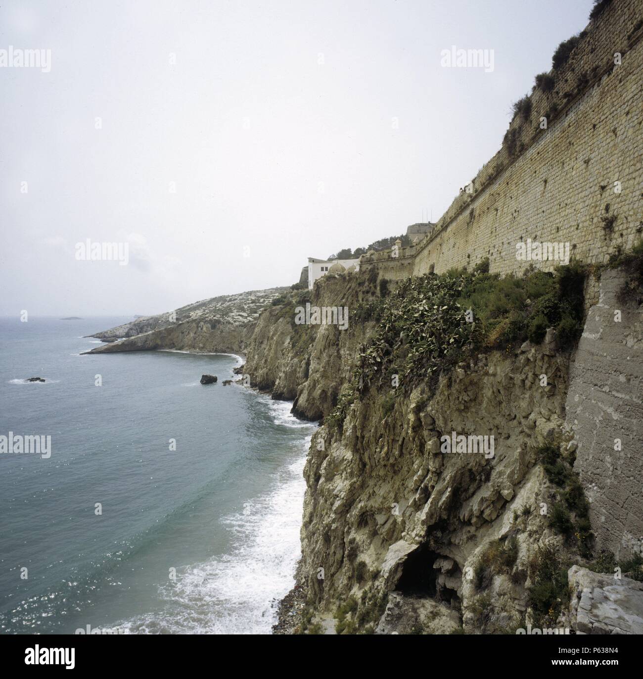 VISTAS DE LA MURALLA Y EL BALUARTE DE SAN JAUME. Foto Stock