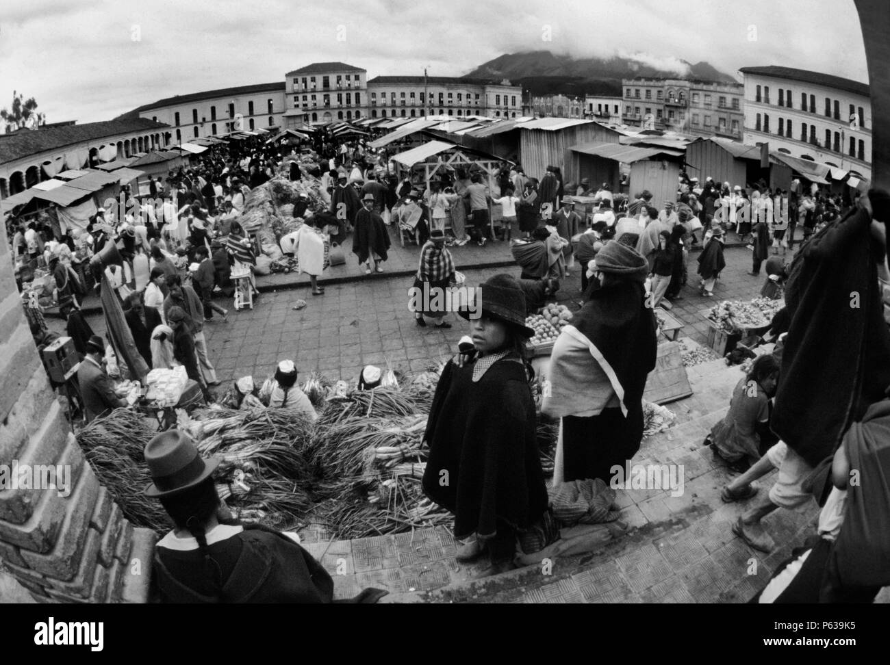 Occupato la scena del mercato - OTAVALO, ECUADOR Foto Stock