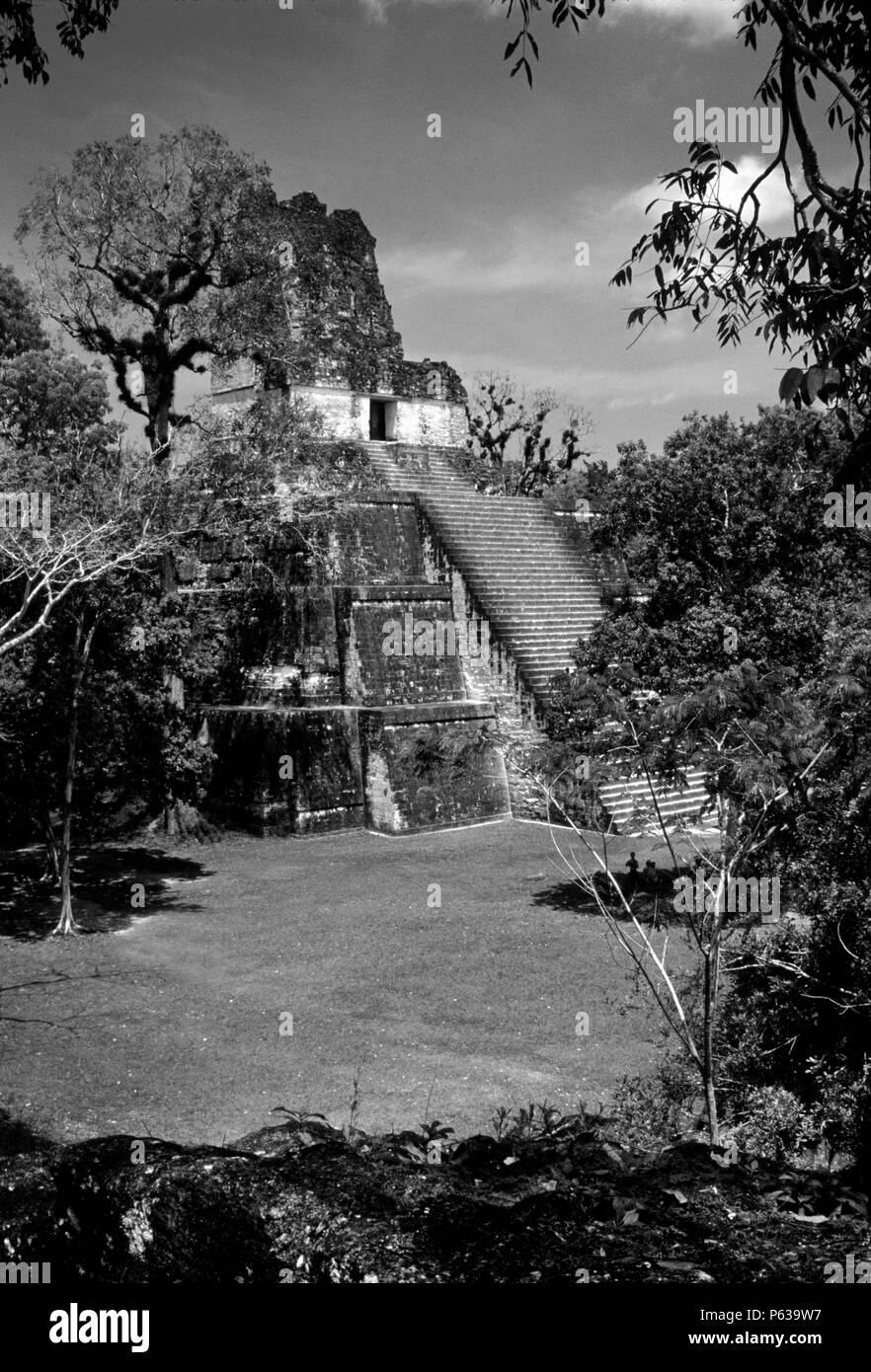 Tempio II, 125 ft. tall & datato al 700 D.C. un antico residuo della grande civiltà Maya - Tikal, Guatemala Foto Stock