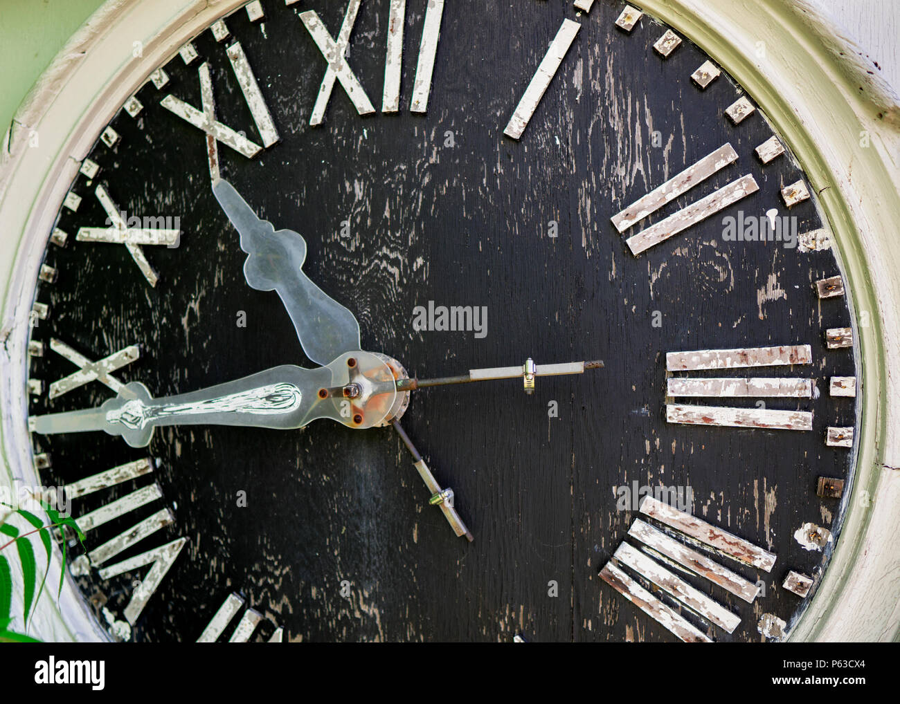 Abbandonato orologio da edificio Foto Stock