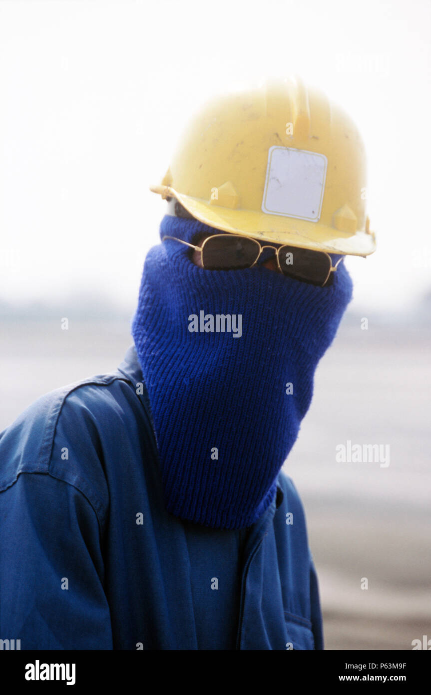 Lavoratori Thai quasi sempre utilizzare la faccia di lana protezione contro il sole tropicale Foto Stock
