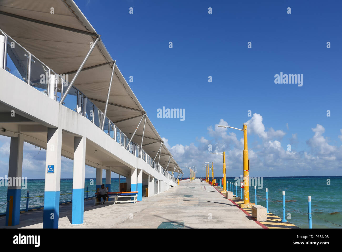 Dal terminal dei traghetti per l'isola di Cozumel a Playa del Carmen, Quintana Roo, Messico. Foto Stock