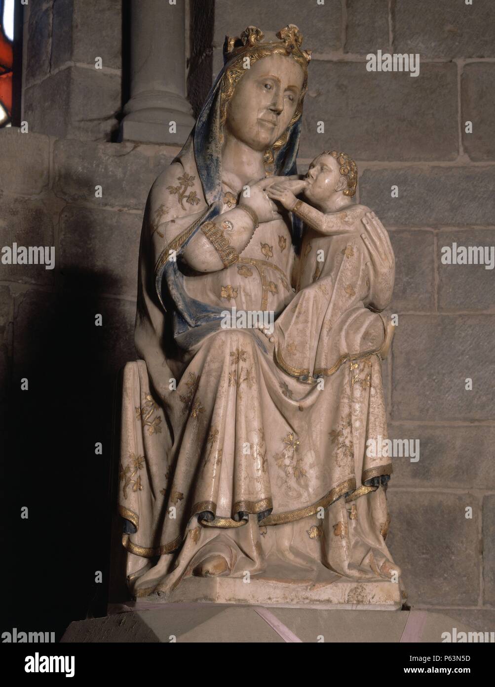 IMAGEN DE LA VIRGEN AMAMANTANDO AL NIÑO - SIGLO XIV - alabastro. Posizione: MONASTERIO DE SANTA MARIA, ESTANY, Barcelona, Spagna. Foto Stock