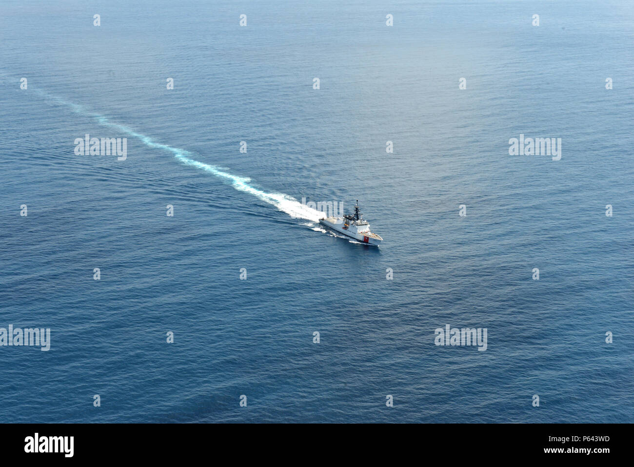Guardacoste Bertholf equipaggi condurre una pattuglia counterdrug tutto acque internazionali nell'Oceano Pacifico orientale, 11 marzo 2018. La sicurezza nazionale frese Bertholf simili sono il fulcro della Guardia Costiera della flotta, in grado di eseguire più operazioni impegnative, incluso il supporto di maritime homeland security e missioni di difesa. Stati Uniti Coast Guard foto di Sottufficiali di 2a classe di Michael alberi Foto Stock
