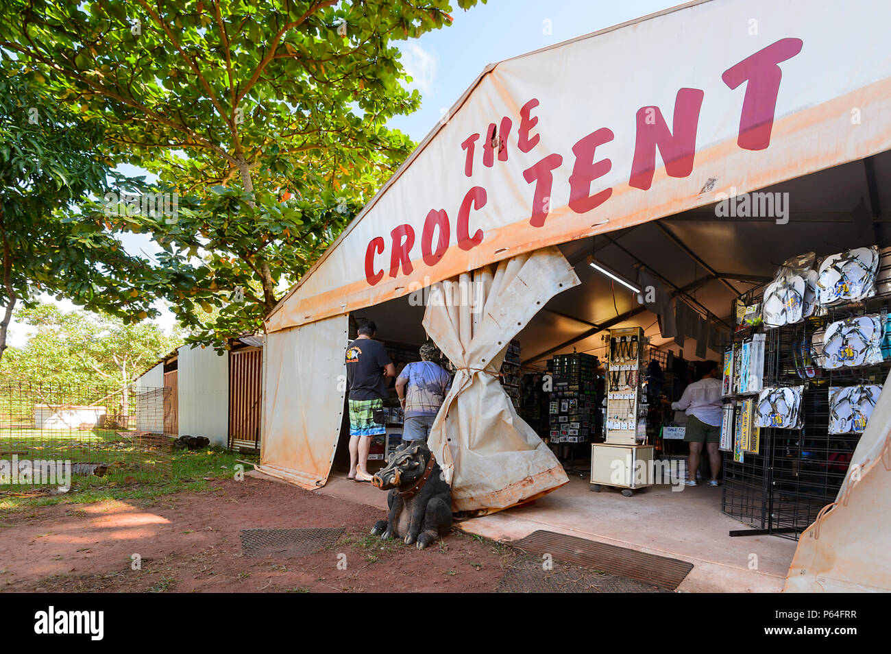 Il Croc tenda, un negozio di souvenir e un'attrazione turistica a Cape York Peninsula, estremo Nord Queensland, FNQ, QLD, Australia Foto Stock
