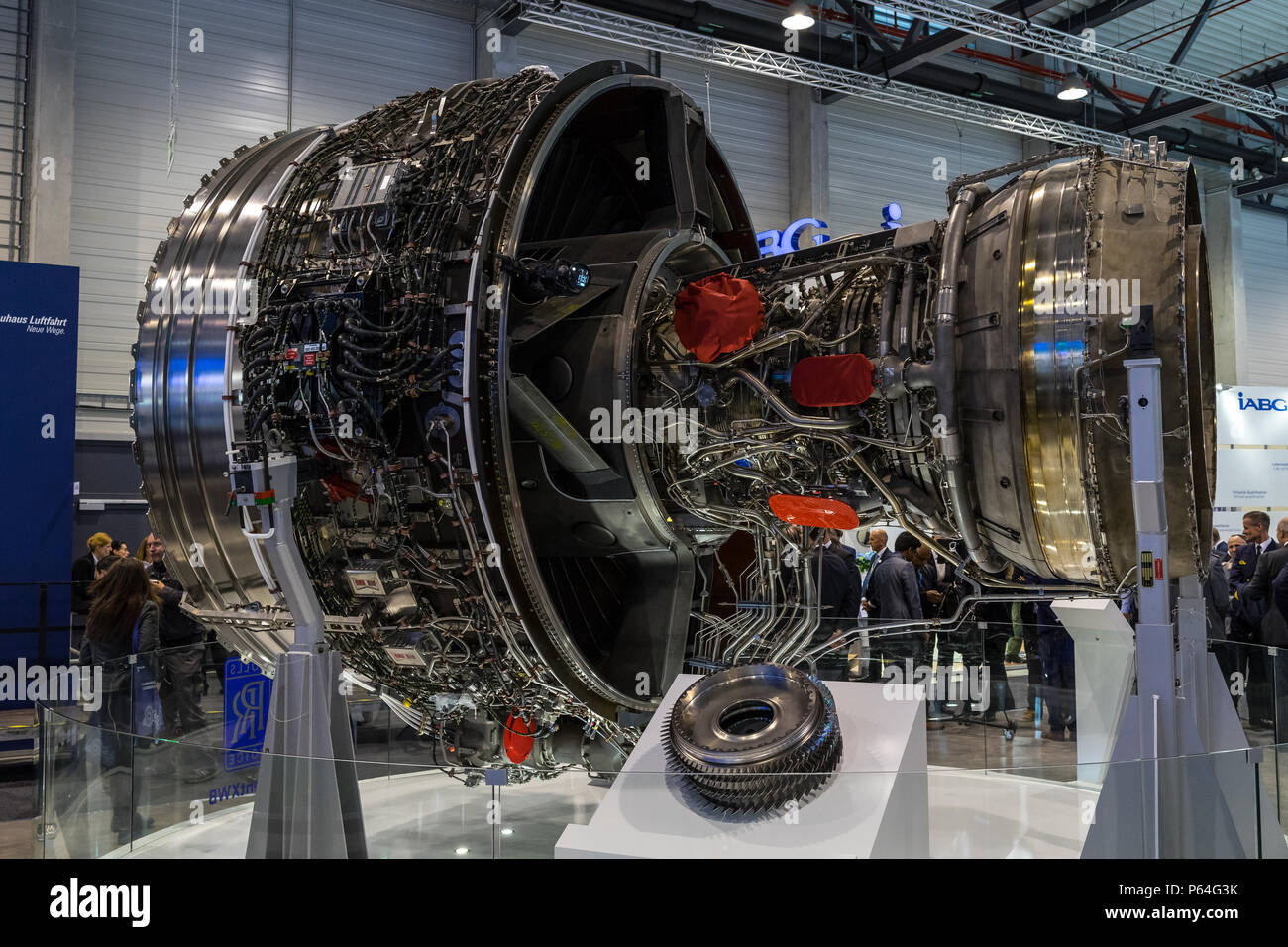 Berlino, Germania - 25 Aprile 2018: Turbofan motori a getto Rolls Royce Trent XWB. Mostra ILA Berlin Air Show 2018 Foto Stock