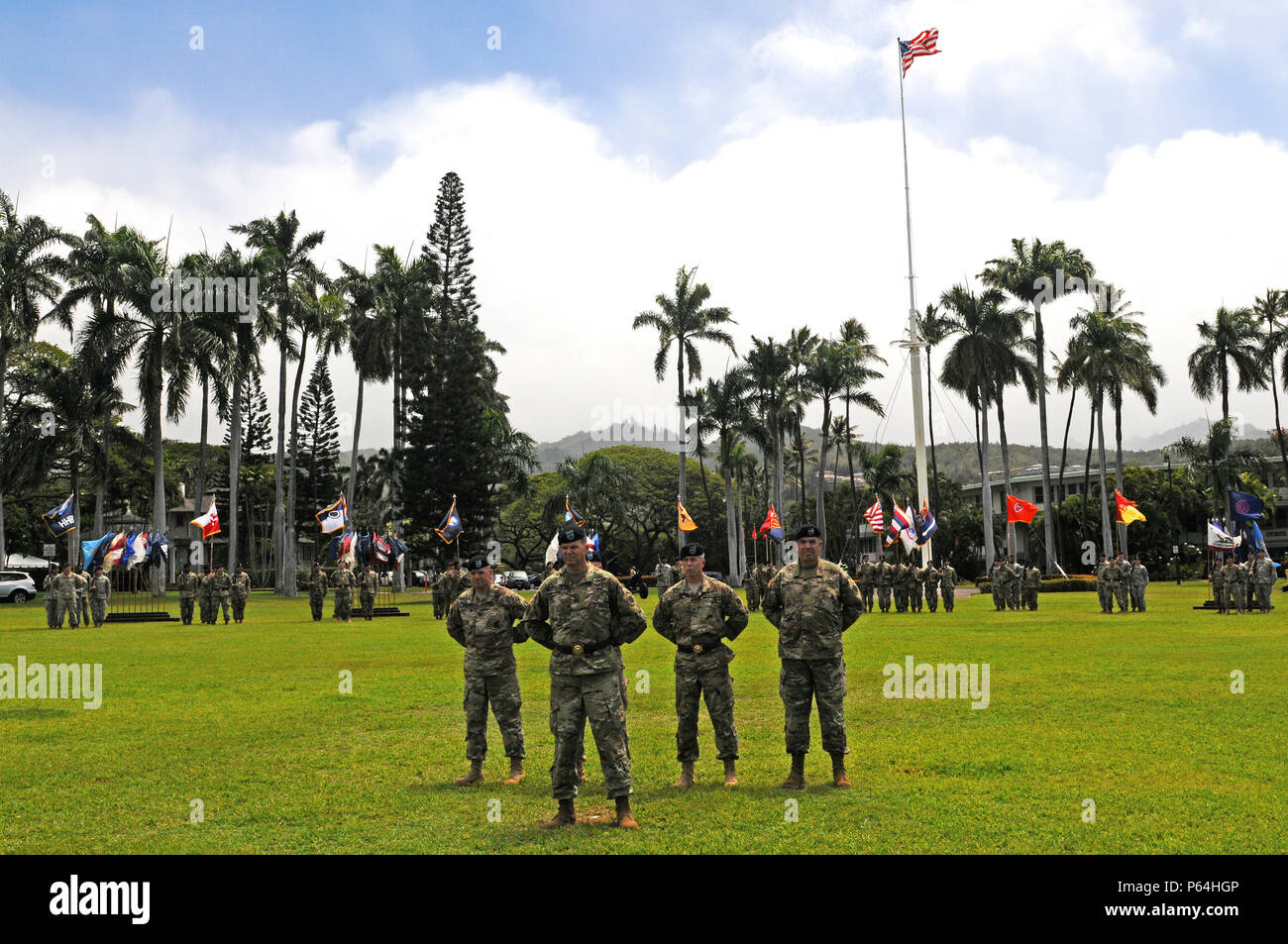 Il Mag. Gen. Todd B. McCaffrey (centro) serve come comandante delle truppe durante la modifica del comando cerimonia tra gen. Vincent K. Brooks e gen. Robert B. marrone. (U.S. Foto dell'esercito da Staff Sgt. Christopher McCullough) Foto Stock