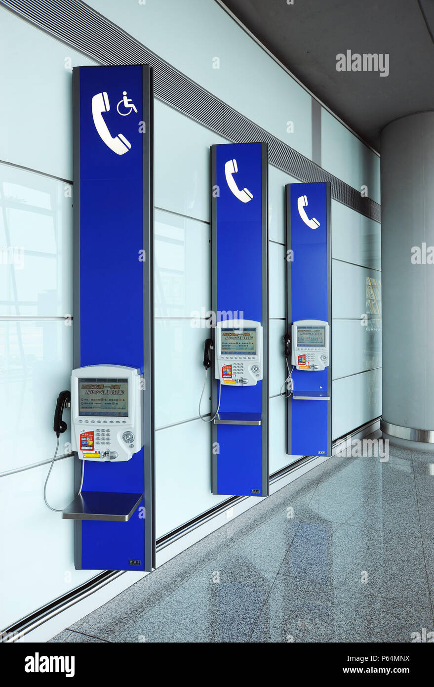 Telefoni pubblici, Terminal 3 dell'Aeroporto Internazionale di Pechino Beijing, Cina Foto Stock