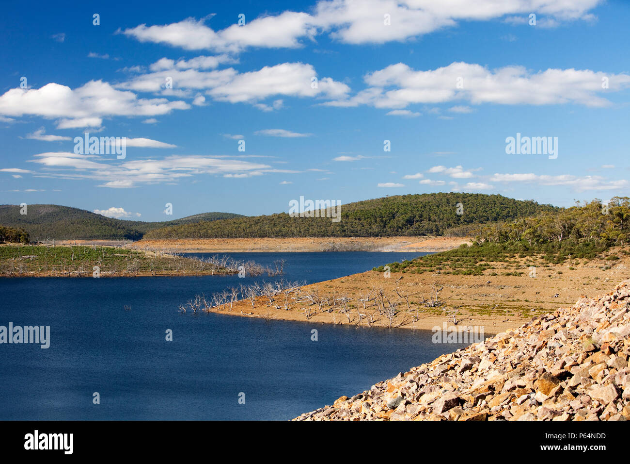 Gran parte del sud-est Australia è in preda ad una terribile siccità degli ultimi quindici anni. Lago Eucumbene nelle montagne innevate è scesa a ver Foto Stock