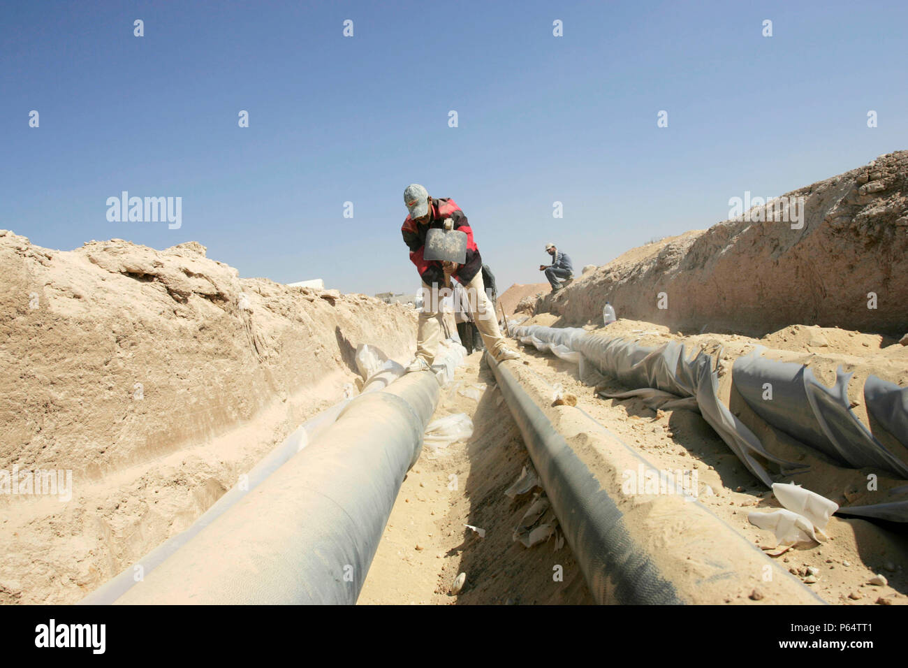 La posa di tubazioni per nuovi immobili residenziali, Giordania Foto Stock