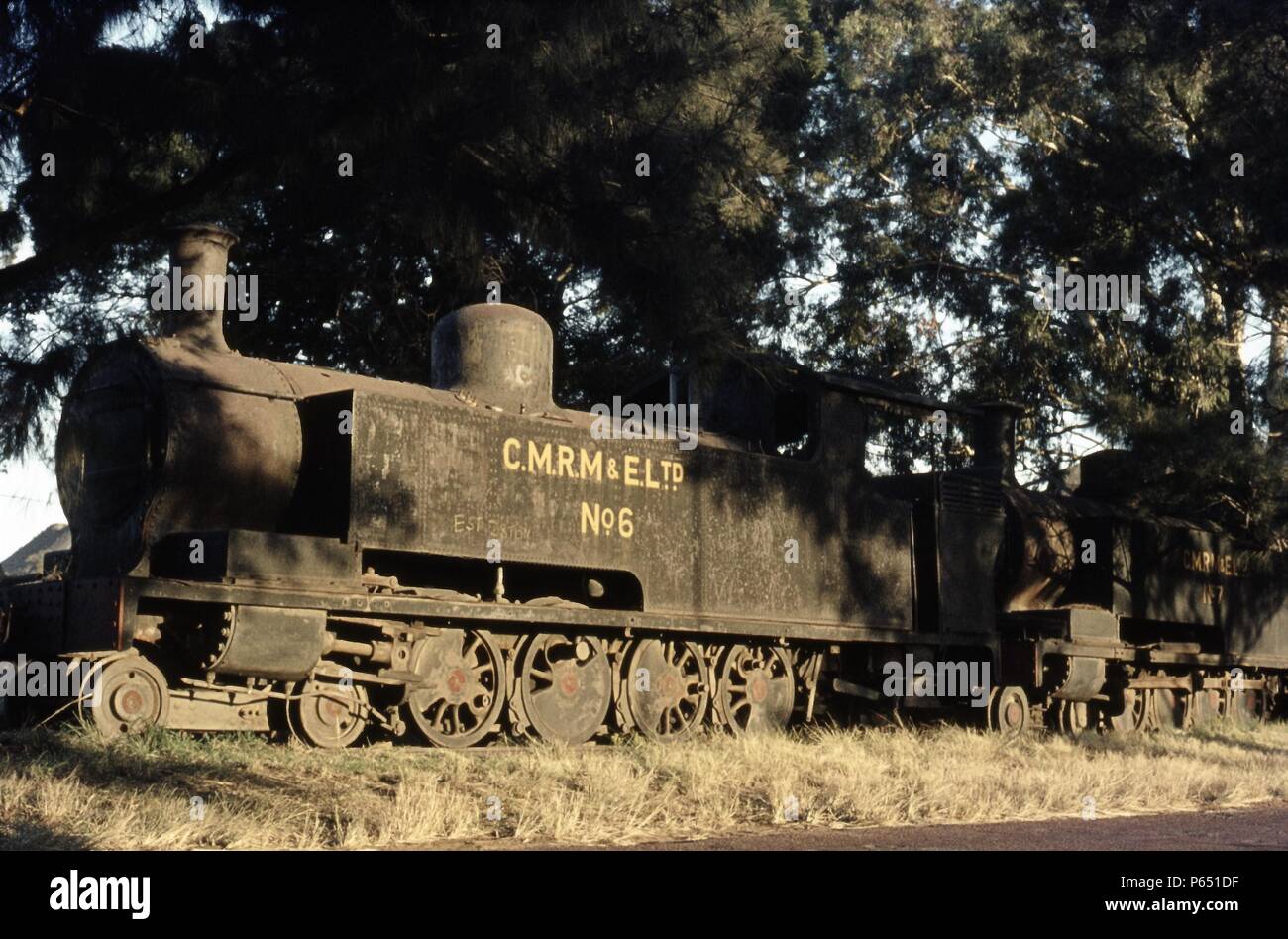 Una coppia di abbandonato duplica una classe 4-8-2T attendono il taglio fino al Dunn's Yard in Witbank mercoledì 30 maggio 1973. Foto Stock