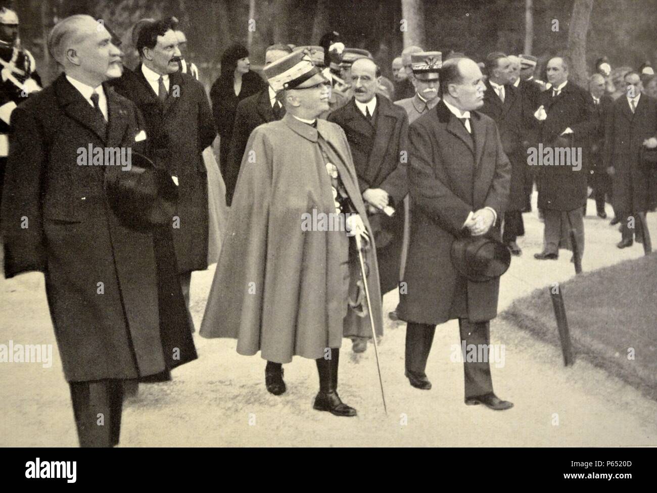 Vittorio Emanuele III Re d'Italia. Mussolini frequentare l'inaugurazione del monumento a Umberto I Foto Stock