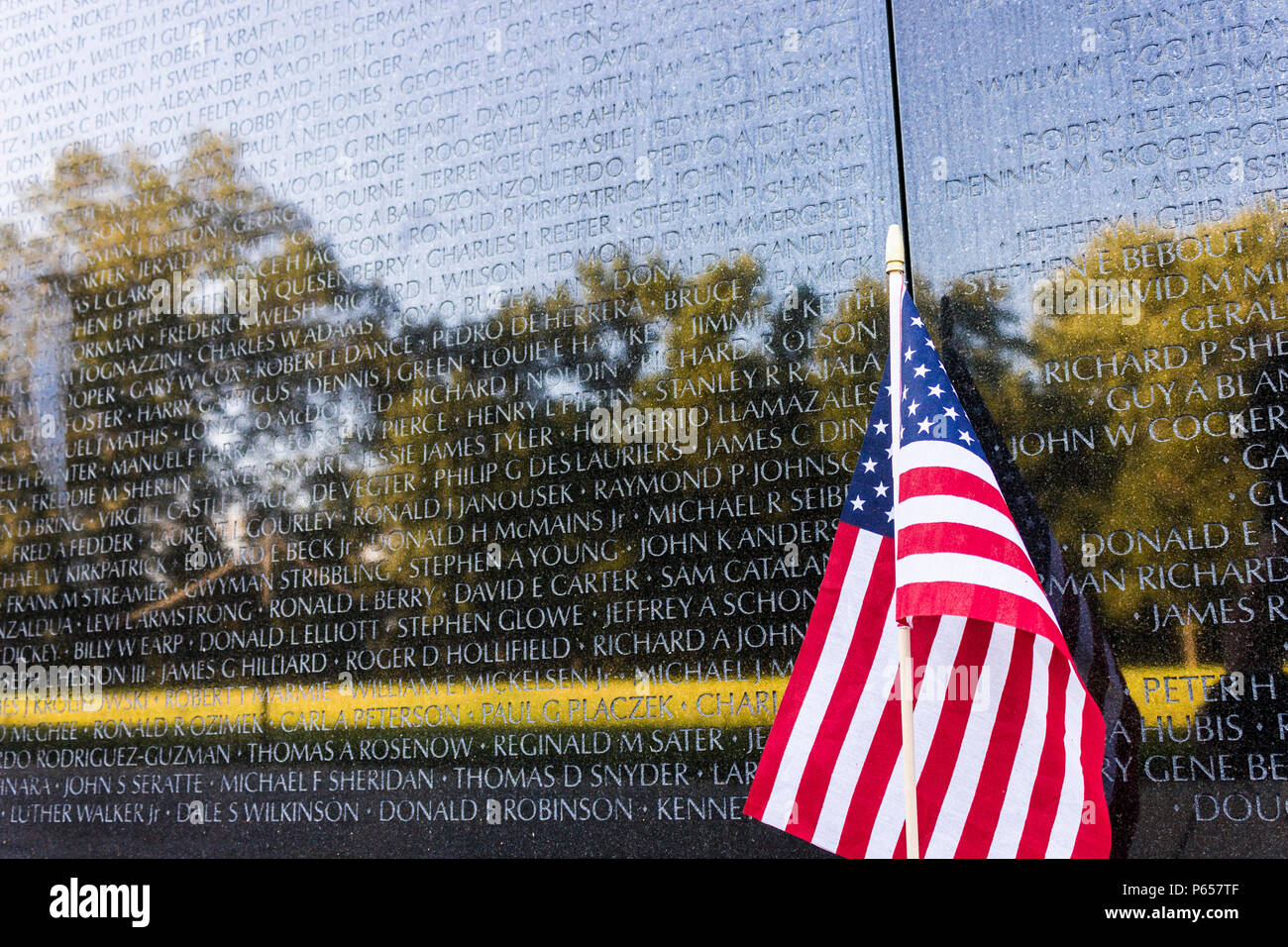 Washington D.C. Il Memoriale dei Veterani del Vietnam, un monumento nazionale che onora i membri di servizio delle forze armate statunitensi che hanno combattuto nella guerra del Vietnam Foto Stock