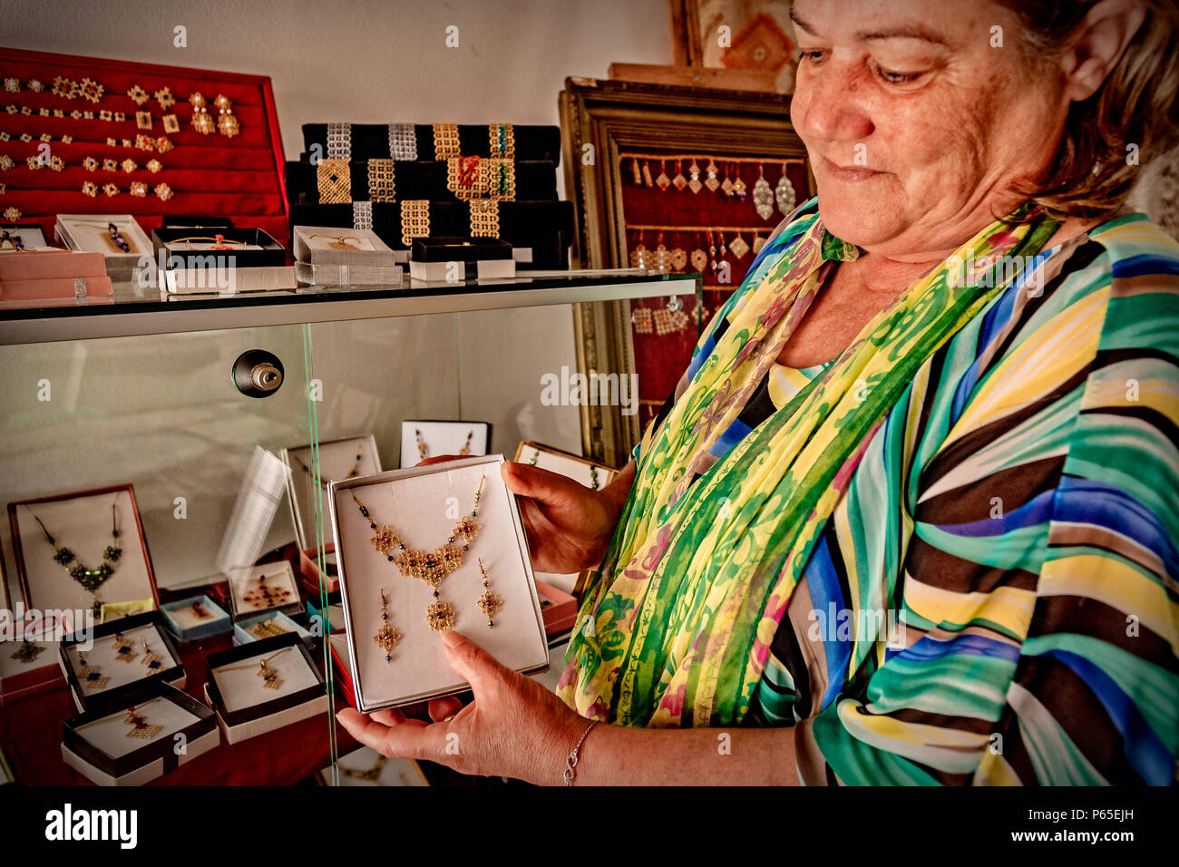 Italia Sardegna Bosa,centro storico, filet,artigianato tipico,gioiello, Foto Stock