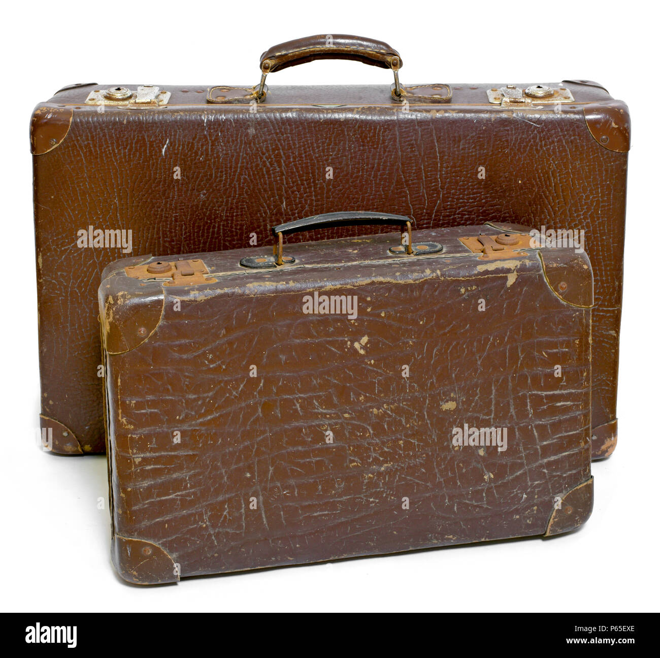 Vecchio valigie, articoli da viaggio, bagagli o il bagaglio. Valigie vintage,  retrò, pelle valigie, isolati su sfondo bianco Foto stock - Alamy