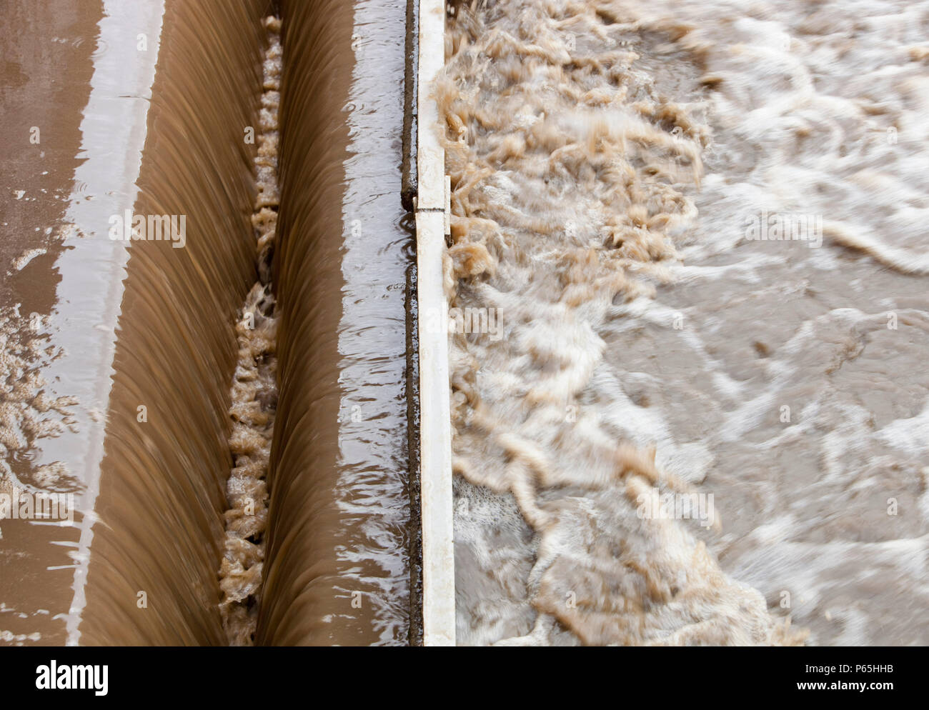 Pompe ossigenare le acque reflue a Daveyhulme impianto di trattamento delle acque reflue a Manchester, UK. United Utilities Daveyhulme impianto del processo tutti Manch Foto Stock