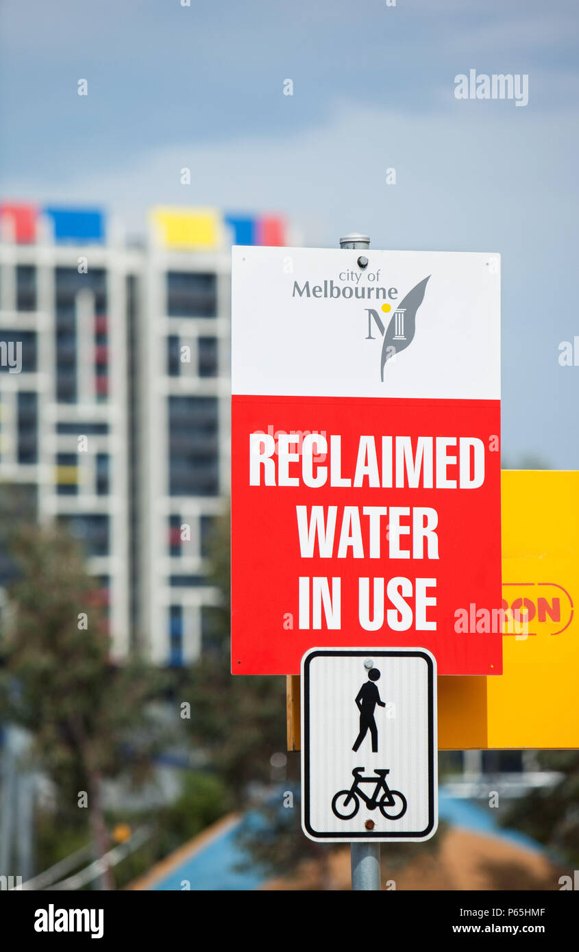 Segni di Melbourne circa rigenerate utilizzo dell'acqua. Molto del Victoria e del Nuovo Galles del Sud sono stati gravemente colpiti da una prolungata siccità, che è probabile t Foto Stock
