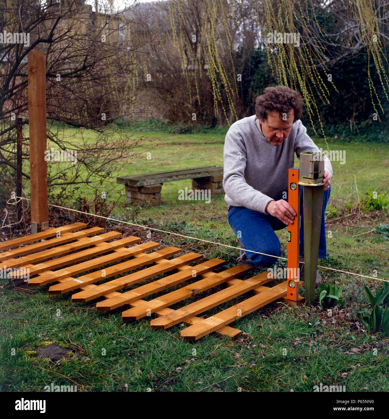 Costruzione di un Picket Fence Foto Stock