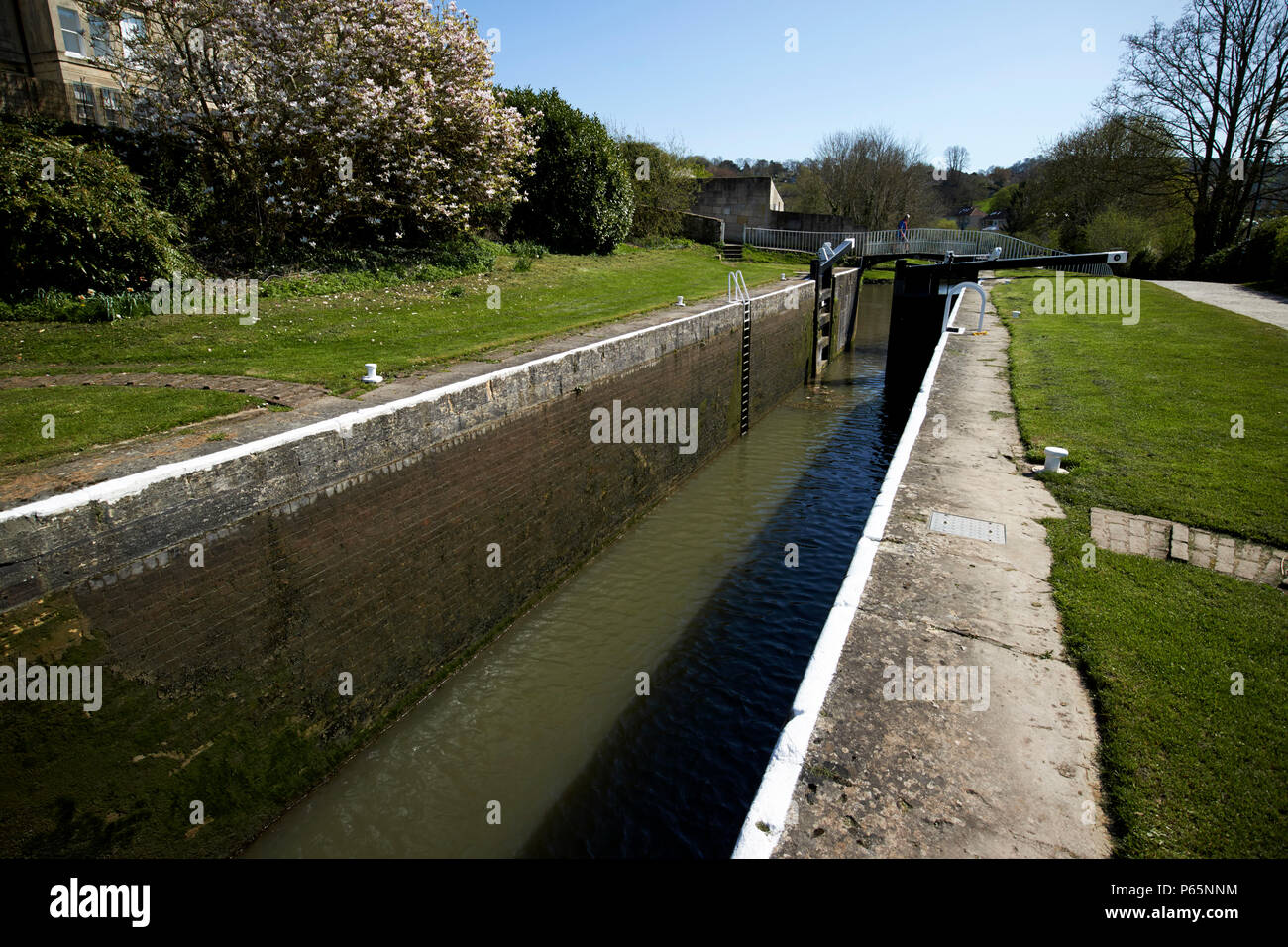 Vasca da bagno il bloccaggio superiore sul Kennet and Avon Canal Bath England Regno Unito Foto Stock