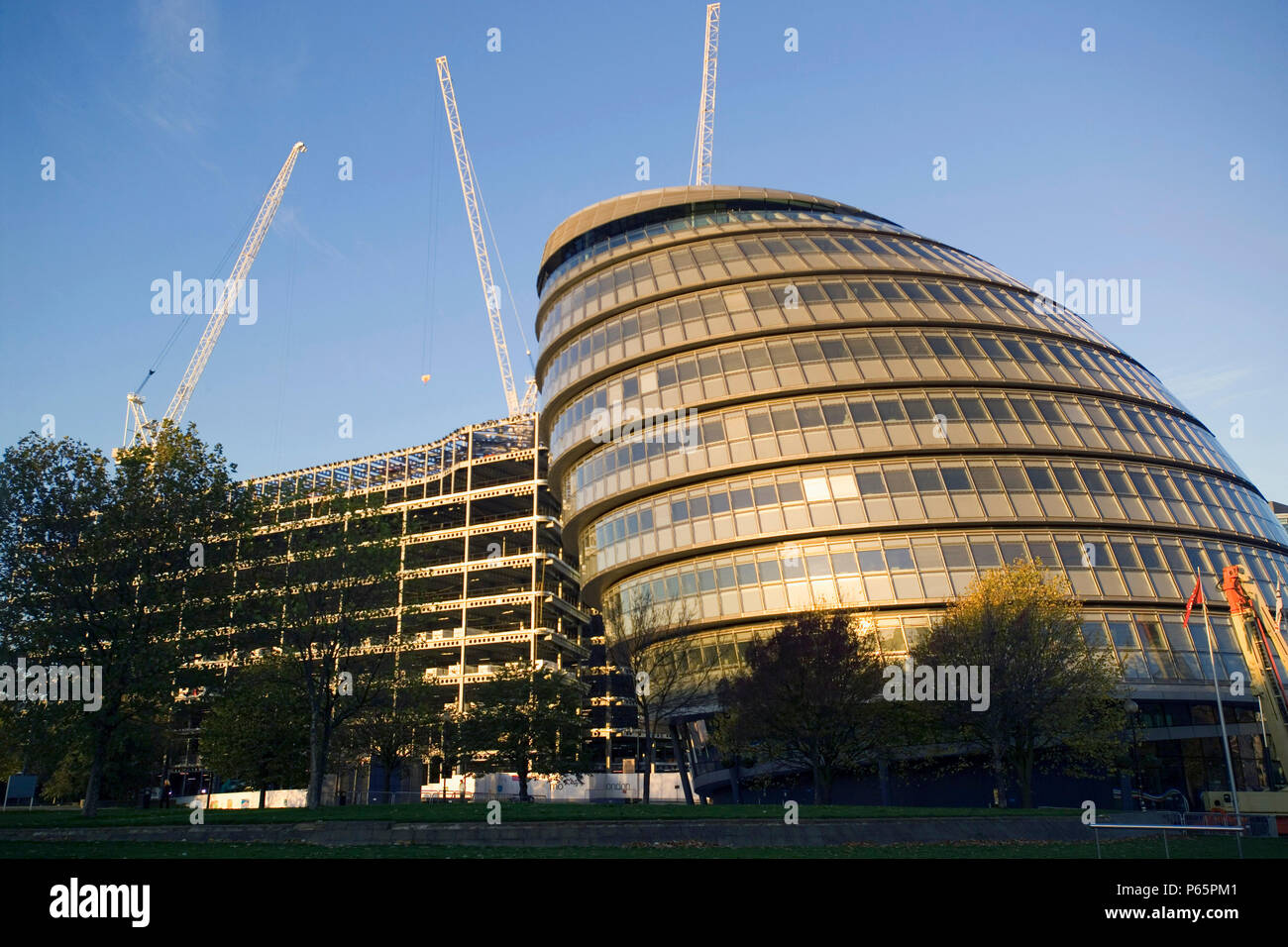 Il Municipio, Greater London Authority, GLA edificio, dal Tower Bridge, South Bank, Southwark, Londra, Regno Unito. Architetti Norman Foster e Partner Foto Stock Il Municipio, Greater London Authority, GLA edificio, dal Tower Bridge, South Bank, Southwark, Londra, Regno Unito. Architetti Norman Foster e Partner Foto Stock