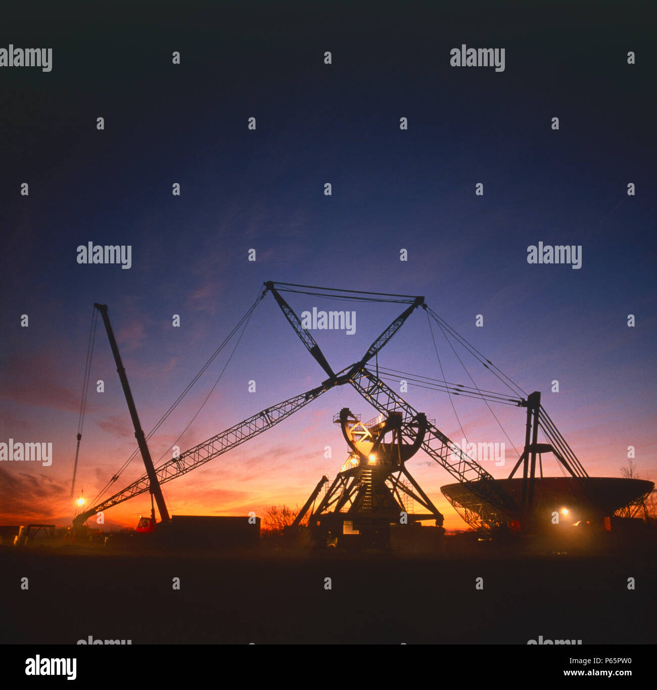 Costruzione di Mullard Radio Astronomy Observatory, sunrise, Cambridge, Inghilterra, Regno Unito Foto Stock