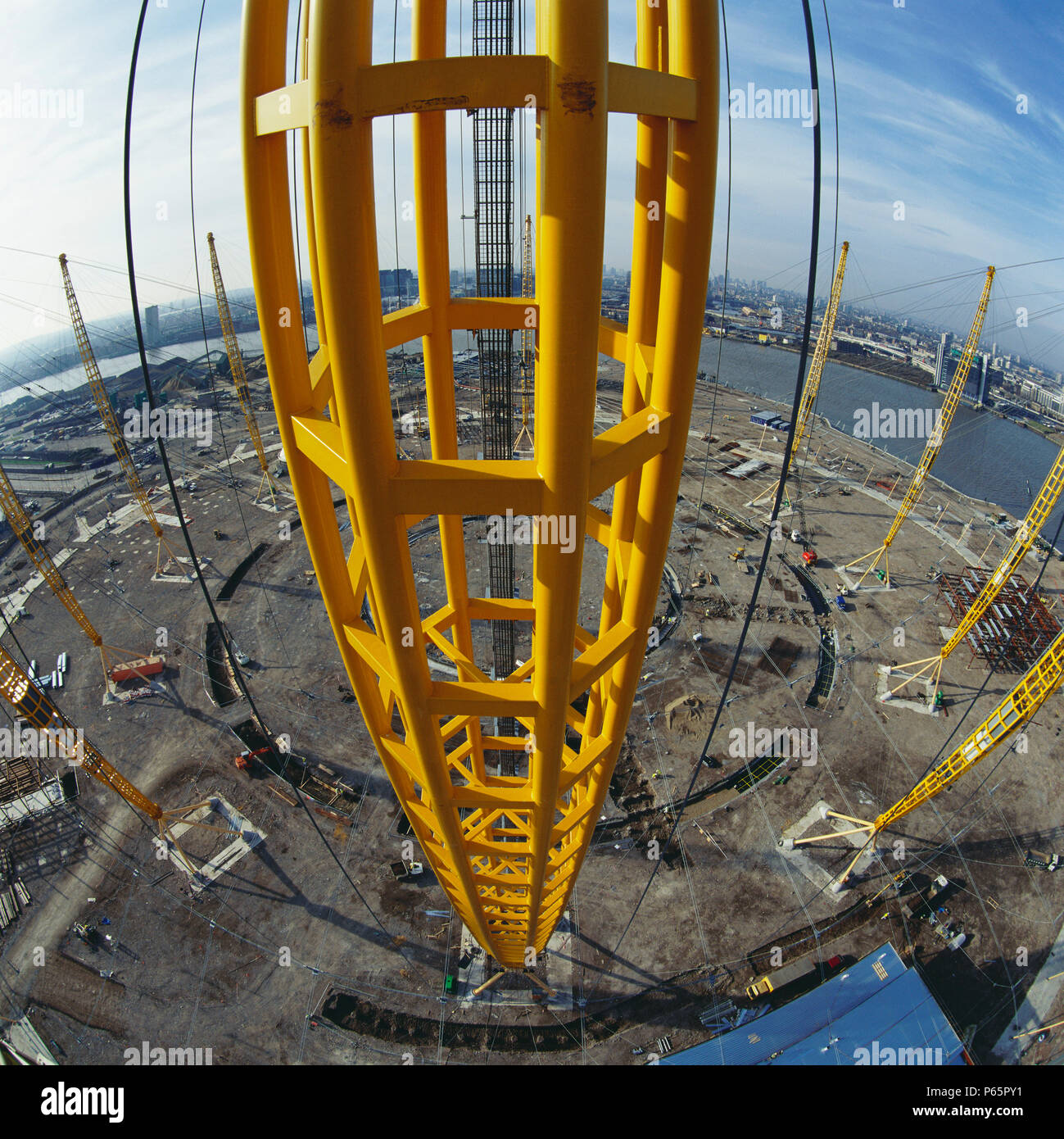 Chiusura del supporto del tetto durante la costruzione del Millennium Dome di Greenwich, London, Regno Unito Foto Stock