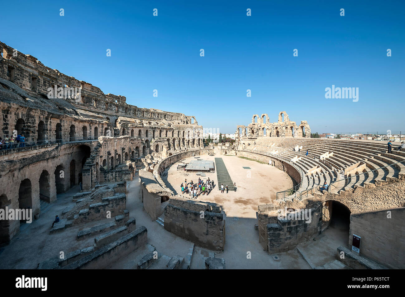 La Tunisia, El Jem. Anfiteatro gordiano con una capacità di quaranta mila persone è giustamente chiamato il Golden Crown dell Africa. Foto Stock