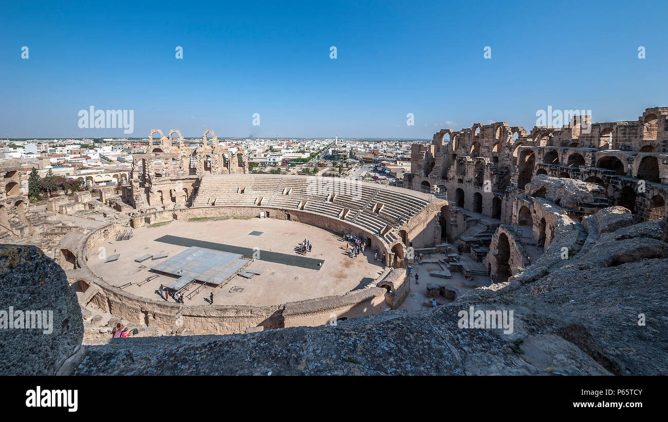 La Tunisia, El Jem. Anfiteatro gordiano con una capacità di quaranta mila persone è giustamente chiamato il Golden Crown dell Africa. Foto Stock
