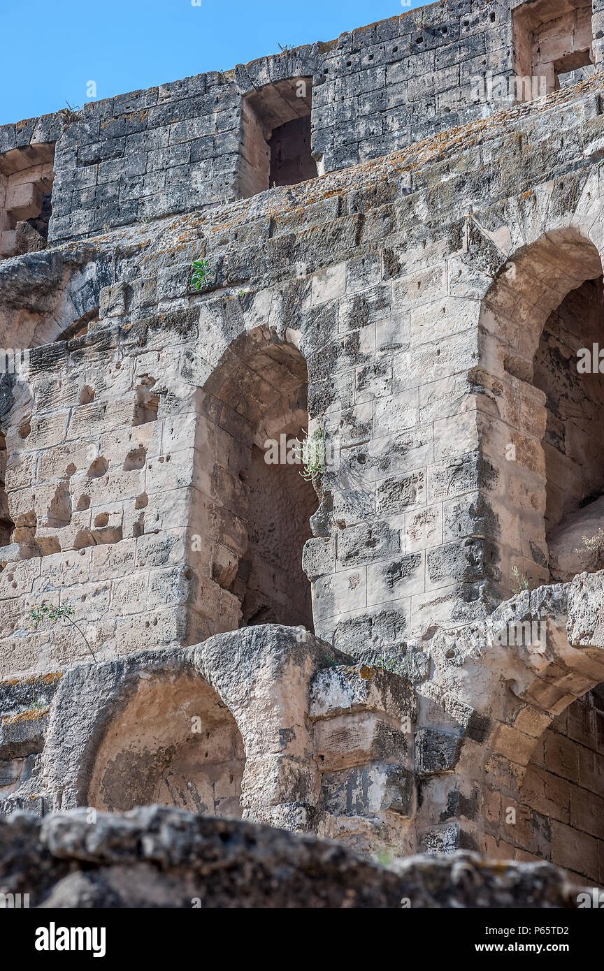 La Tunisia, El Jem. Anfiteatro gordiano con una capacità di quaranta mila persone è giustamente chiamato il Golden Crown dell Africa. Foto Stock