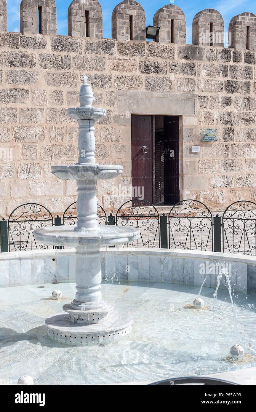 Tunisia Sousse. La città vecchia (Medina) del nono secolo. Grande Moschea, ingresso per gli uomini. Foto Stock