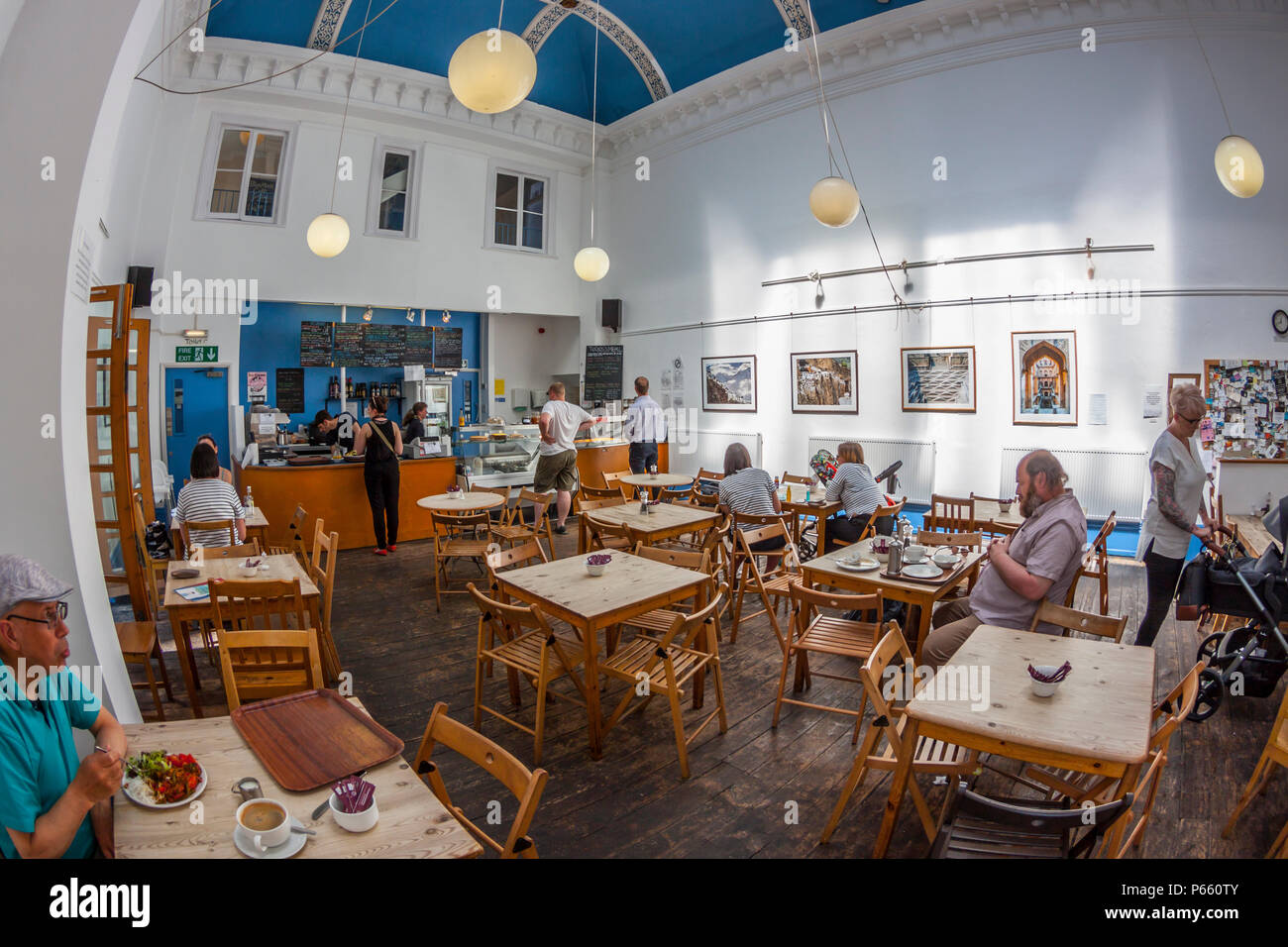 Blue Moon Cafe vegetariano, Sheffield, interno Foto Stock