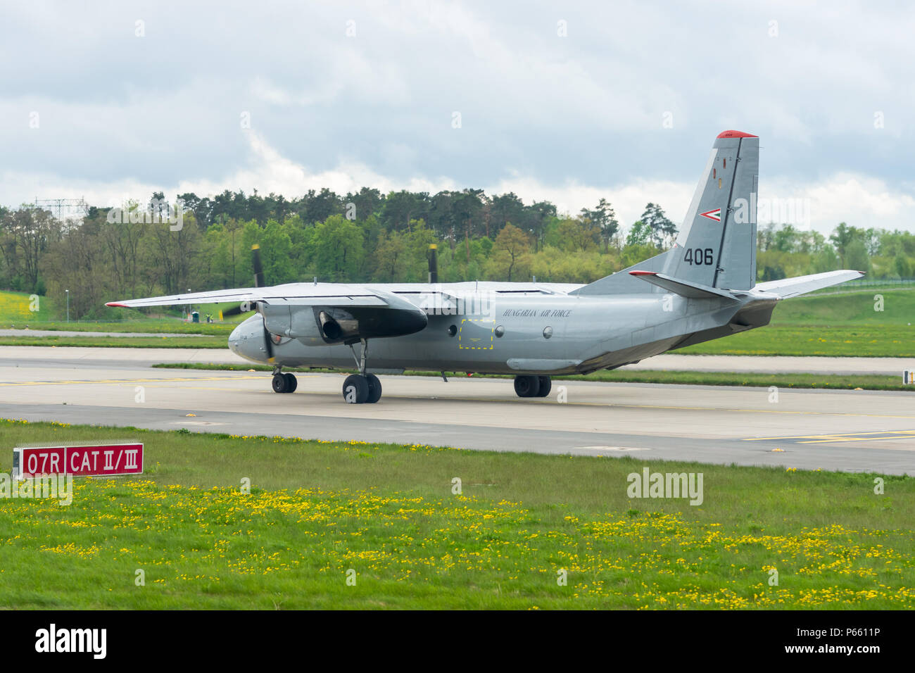 Berlino - Aprile 26, 2018: Trasporto aereo Antonov un-26. Ungherese forza dell'aria. Mostra ILA Berlin Air Show 2018. Foto Stock