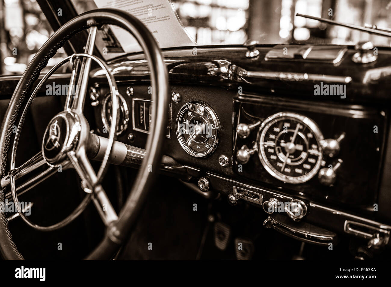 Interno di un full-size auto di lusso Mercedes-Benz 220 "Cabriolet UN' (W187), 1951. Foto Stock