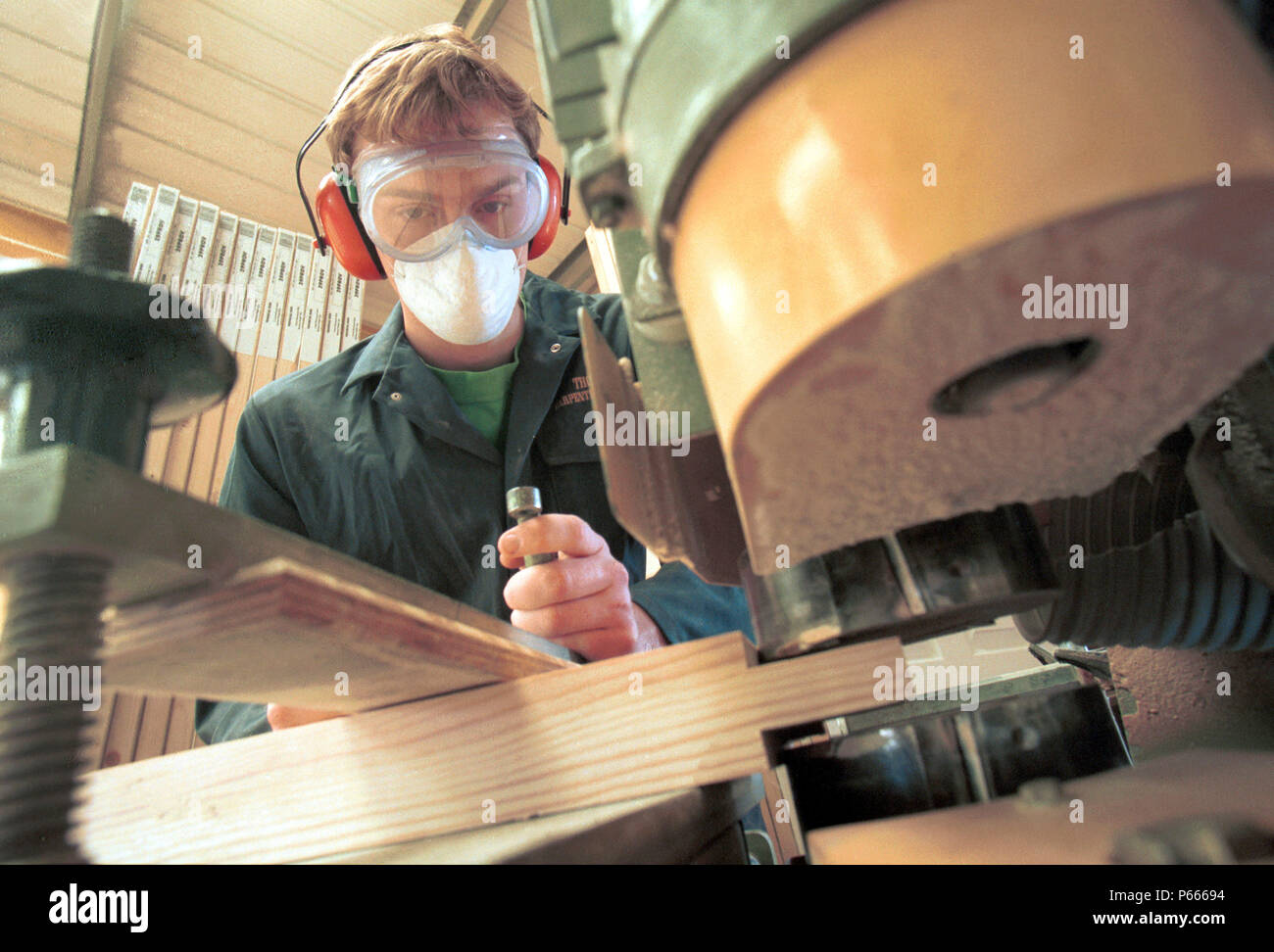 Woodmachining. Funzionamento di una sola estremità tenoner. Foto Stock