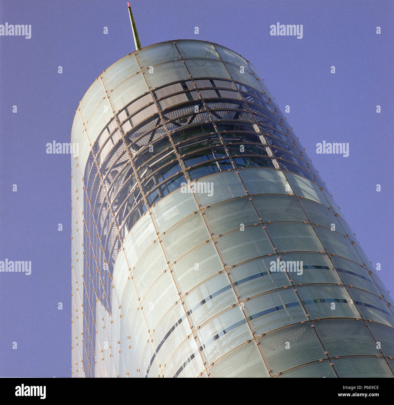 Urbis Museum, cattedrale, giardini, quarto di millennio, Manchester, Regno Unito. Progettato da Ian Simpson Architects. Foto Stock