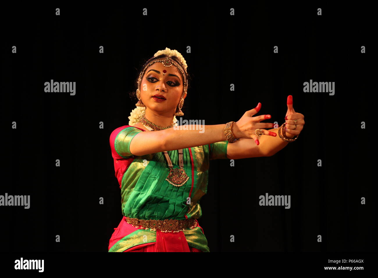 Bharatha natyam è la danza classica forma di Tamil Nadu.it è popolare in tutto il mondo. Foto Stock