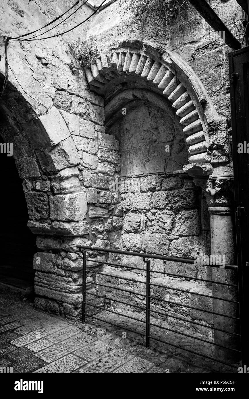 L'arco della Vergine Maria è stata l'ingresso nel cortile della chiesa del Santo Sepolcro. Gerusalemme, Israele Foto Stock