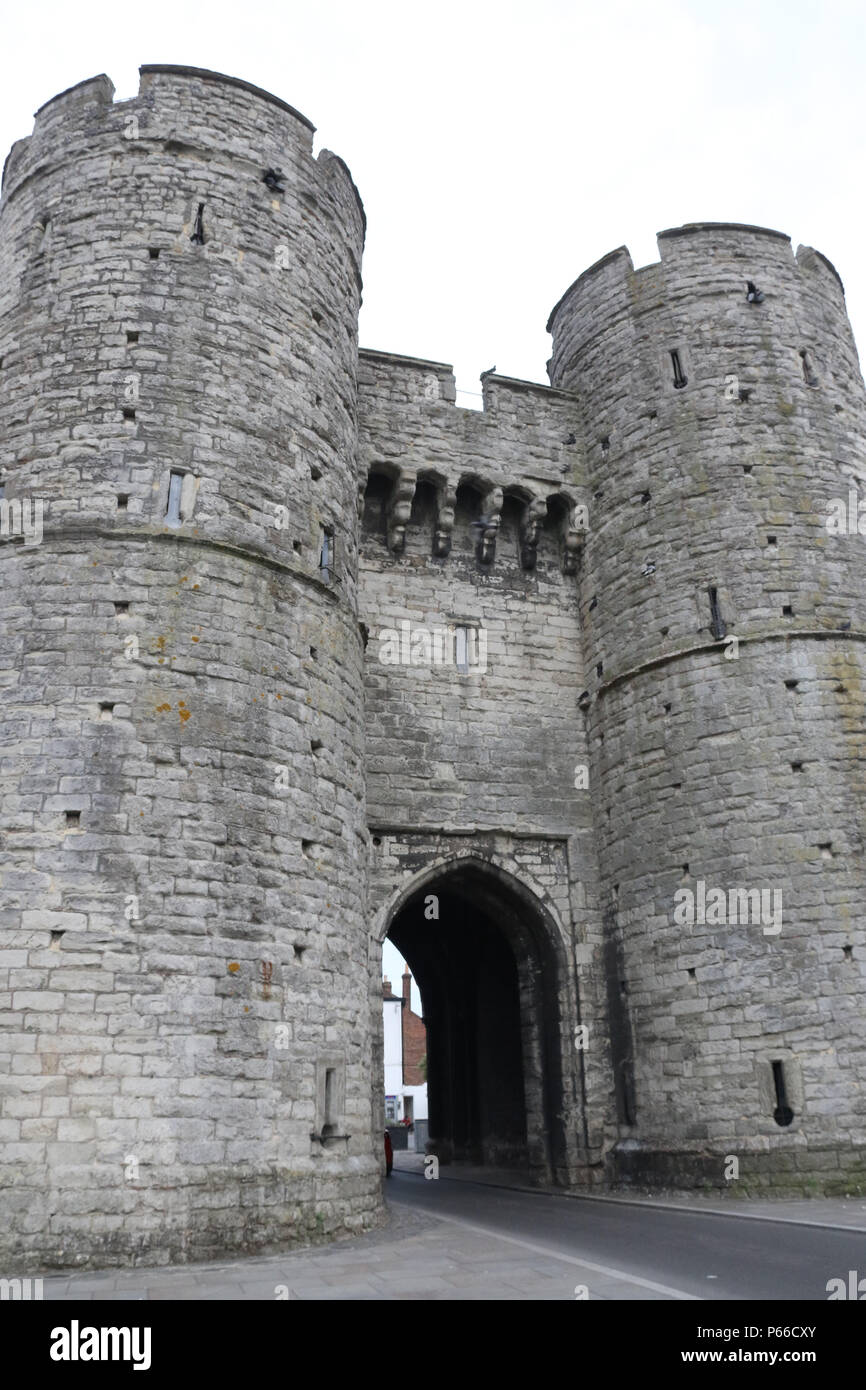 Westgate Towers visto il Nord lato Lane, Canterbury Kent. Foto Stock