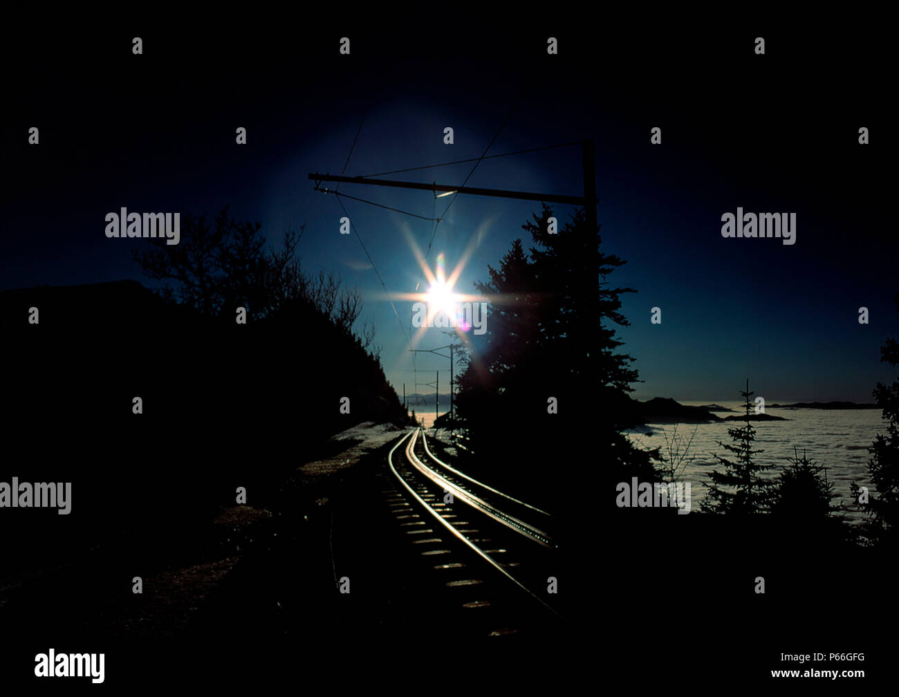 Ferrovia a cremagliera le vie per il Monte Rigi, alpi svizzere, il cantone di Lucerna, Svizzera Foto Stock