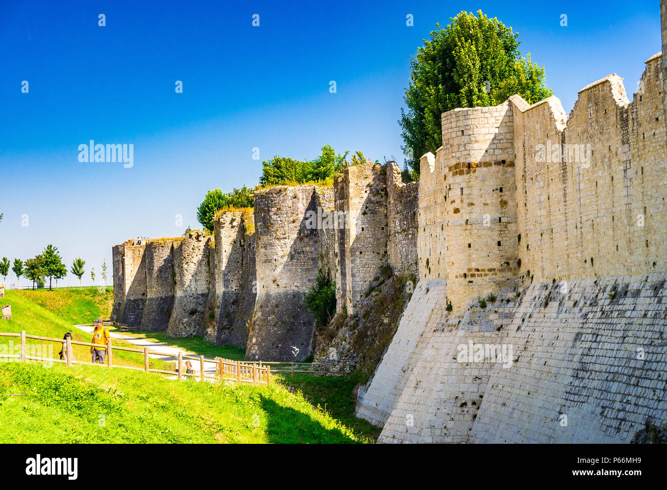 Il medievale cinta fortificata fu costruita nel XIII secolo a Provins, Francia Foto Stock