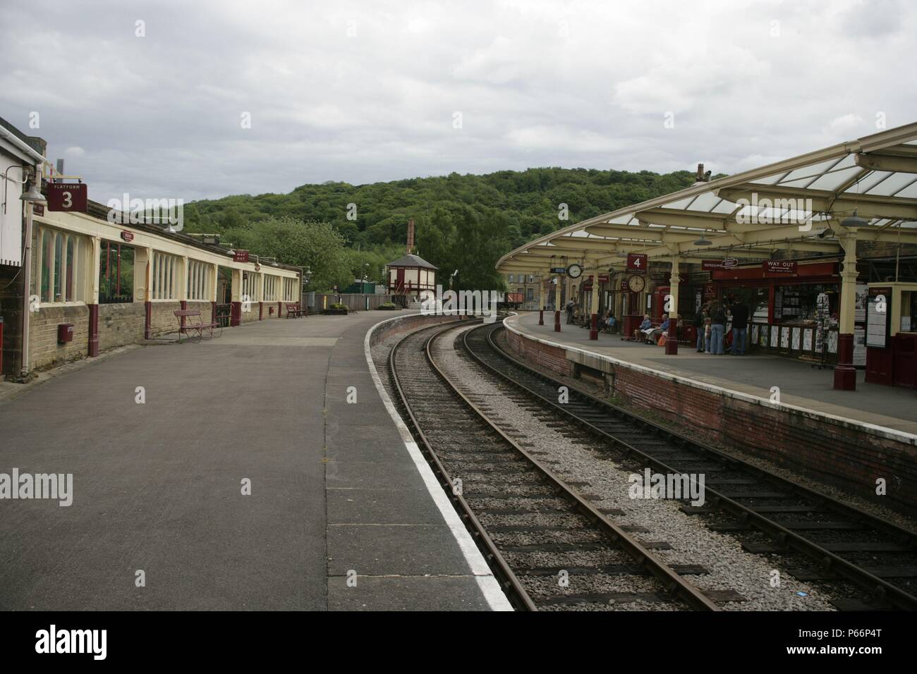 Vista generale del Keighley e Worth Valley Railway piattaforme a Keighley stazione, Yorkshire. 2007 Foto Stock
