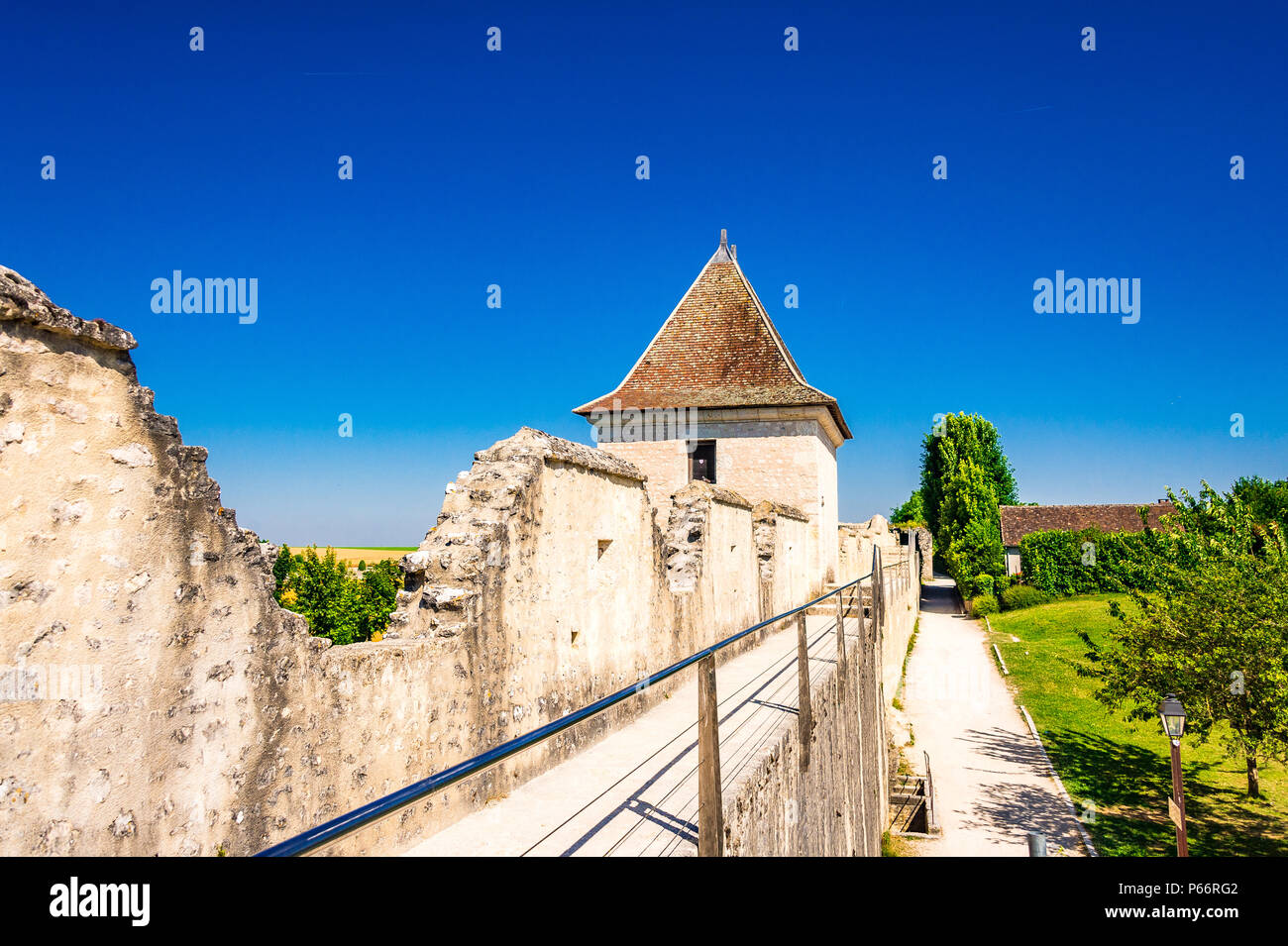 Il medievale cinta fortificata fu costruita nel XIII secolo a Provins, Francia Foto Stock
