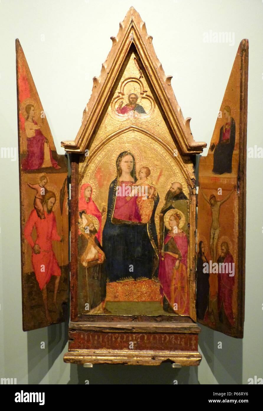 La foglia centrale raffigura la Vergine col Bambino in trono con quattro santi. Le foglie laterali raffigurano l'Annunciazione e San Cristoforo e la crocifissione. Trittico del XIV secolo. Foto Stock