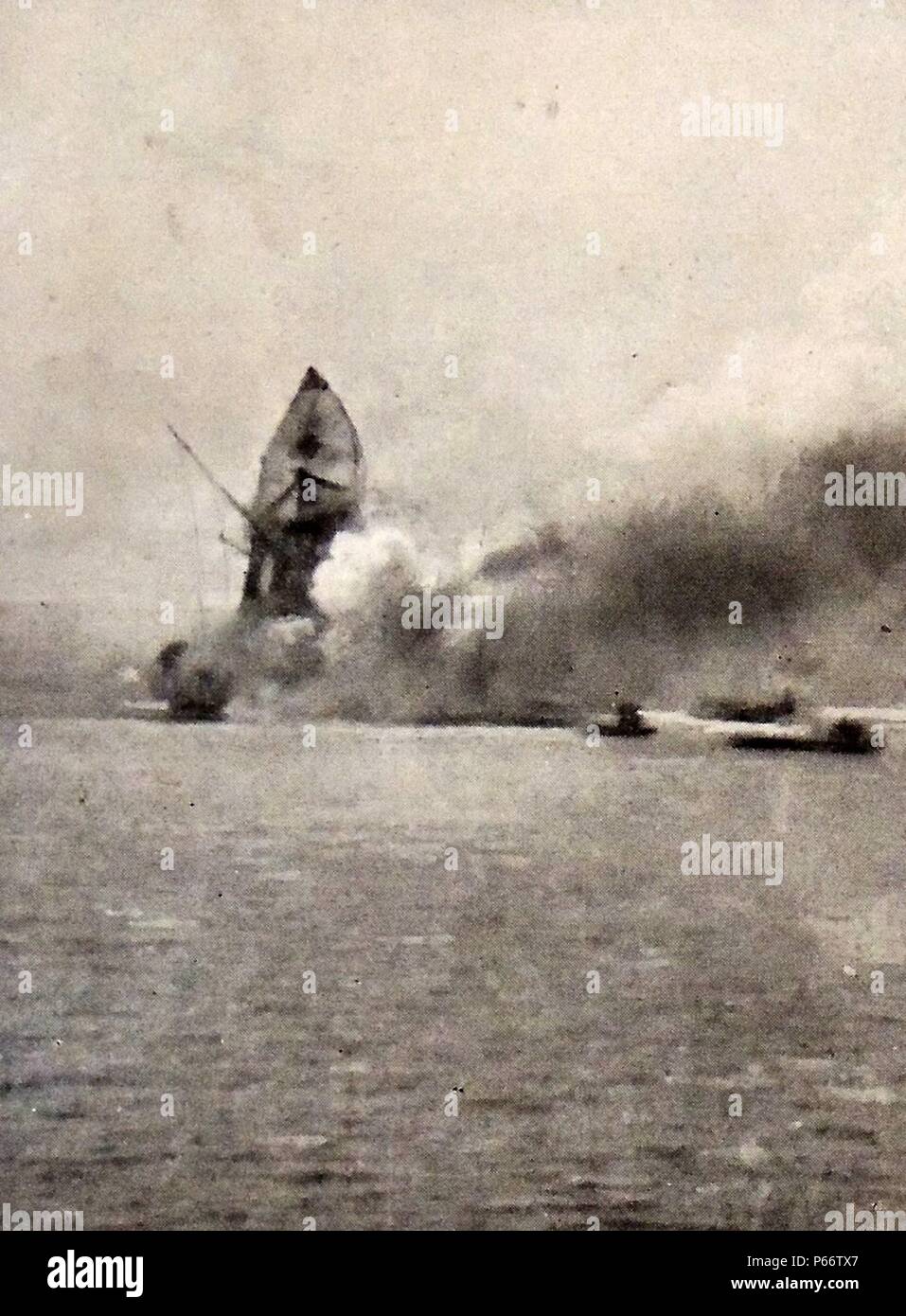 La SS Cartagine (Francia), affondamento dopo essere stato silurato nel 1915. Di passeggeri che la nave è stata affondata al largo di Capo Helles, Turchia da SM U-21 ( Kaiserliche Marine). Non ci sono state vittime. Foto Stock