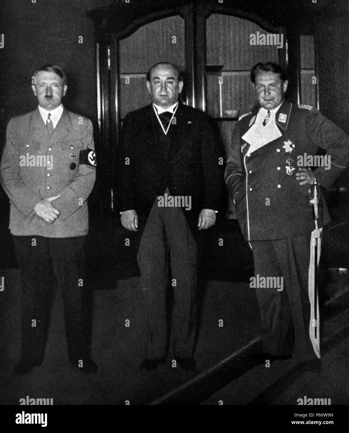 Adolf Hitler riceve Gyula Gömbös (ungherese politico), in occasione di un ricevimento a Berlino con Hermann Goering Foto Stock
