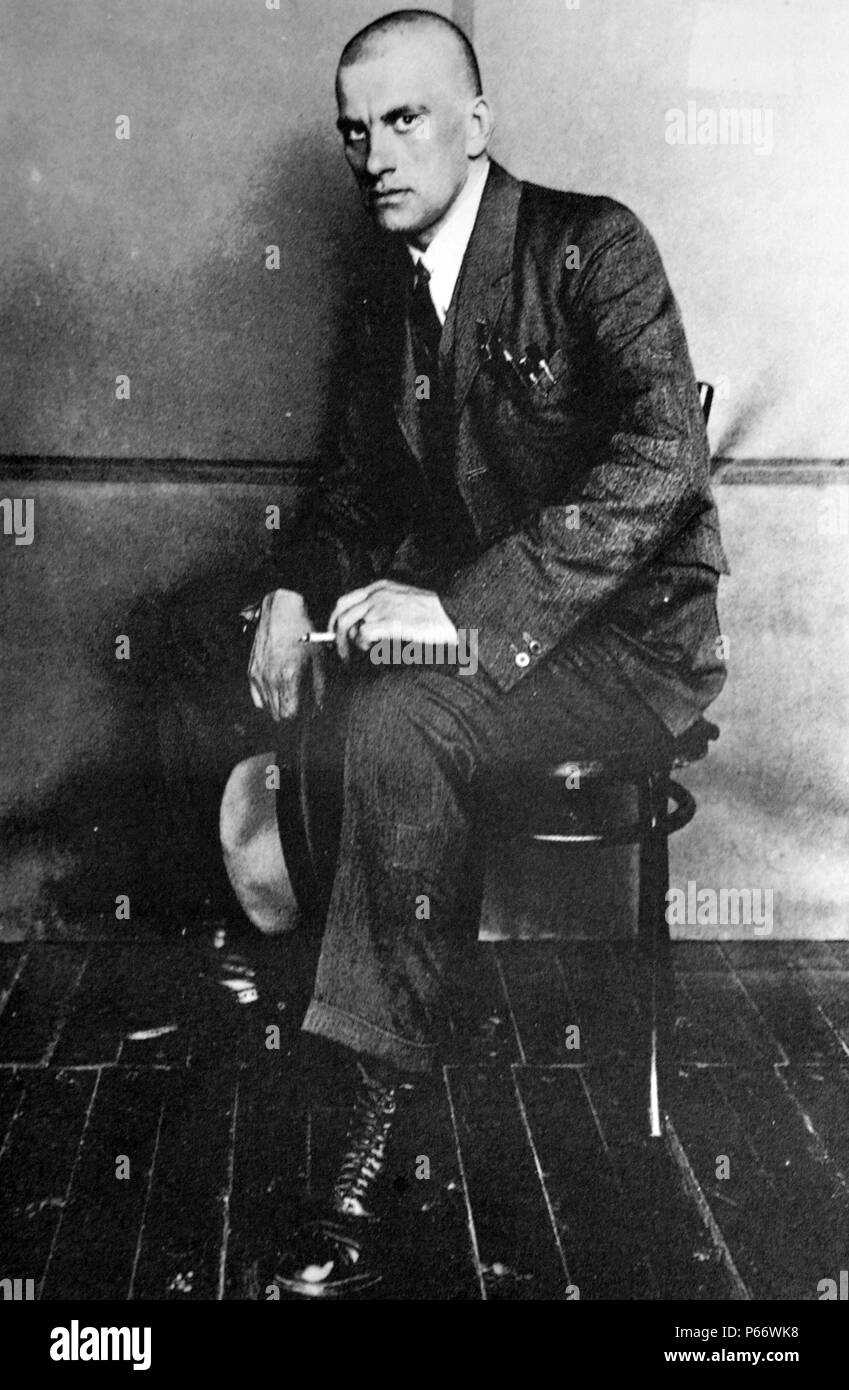 Vladimir Mayakovski. Russo e poeta sovietico, drammaturgo, artista e stadio e attore di cinema. Egli è tra i principali rappresentanti dei primi del novecento il futurismo russo. Data di nascita: 19 luglio 1893, la Georgia. Deceduto il: 14 aprile 1930, Mosca, Russia Foto Stock