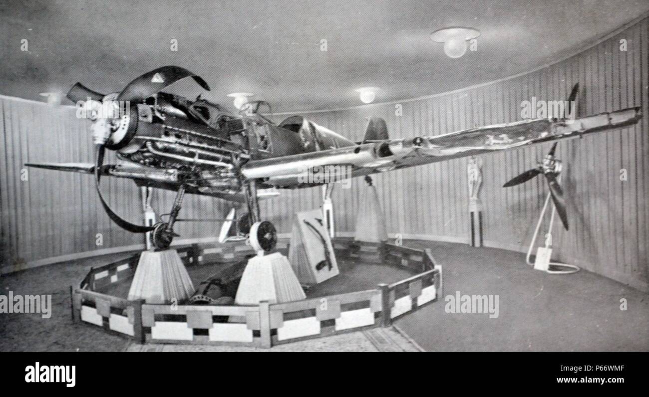 Il Messerschmitt Bf 109, spesso chiamato Me 109 (più spesso da Allied i piloti e gli equipaggi degli aeromobili), era un tedesco II Guerra Mondiale aerei da combattimento progettato da Willy Messerschmitt e Robert Lusser durante la prima metà del 1930 Foto Stock