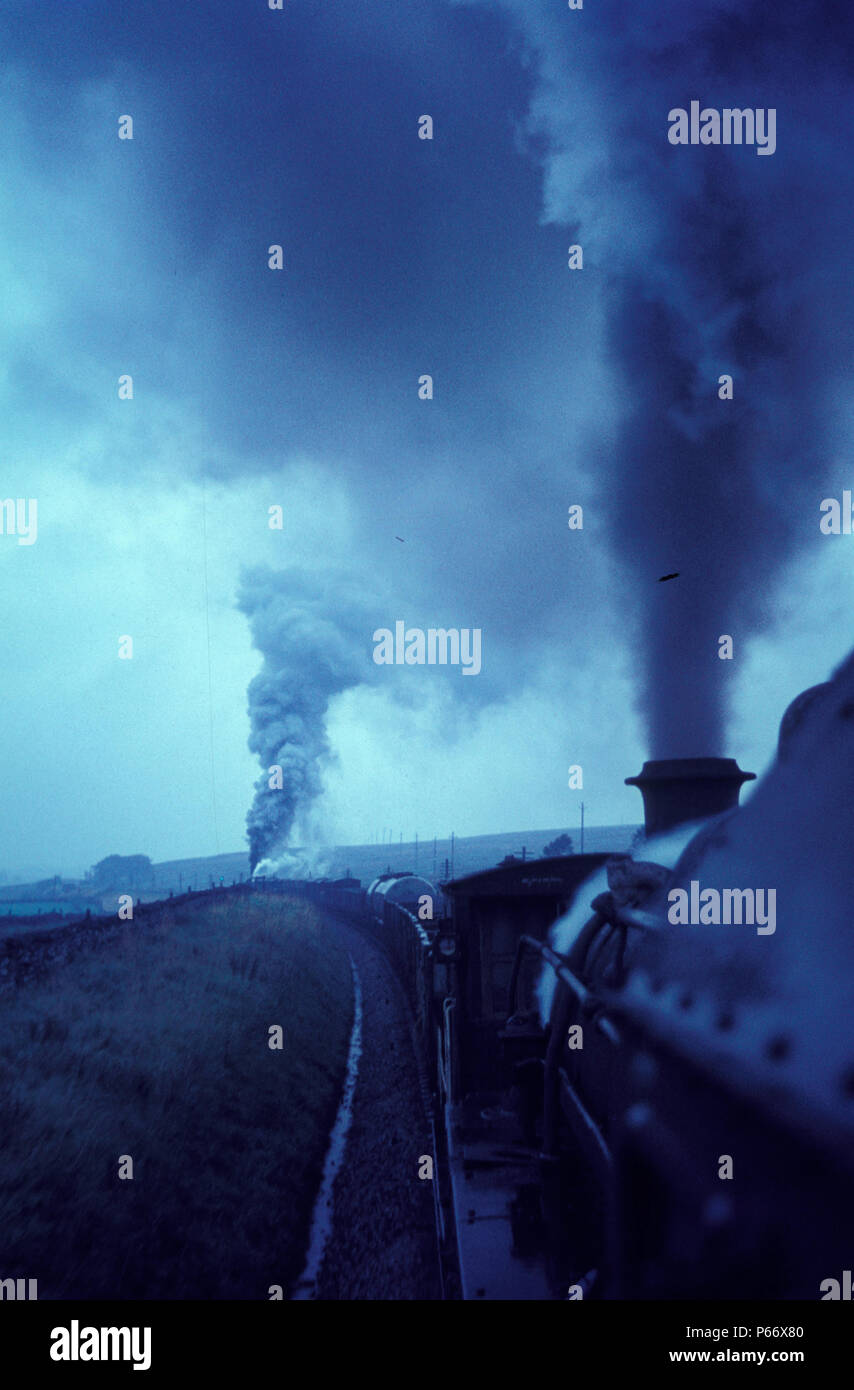 Un vapore merci trasportata su Shap banca presi dal pavimento di un BR standard di classe 4, 4-6-0 assegnato alla Tebay specificamente per il settore bancario i dazi su t Foto Stock